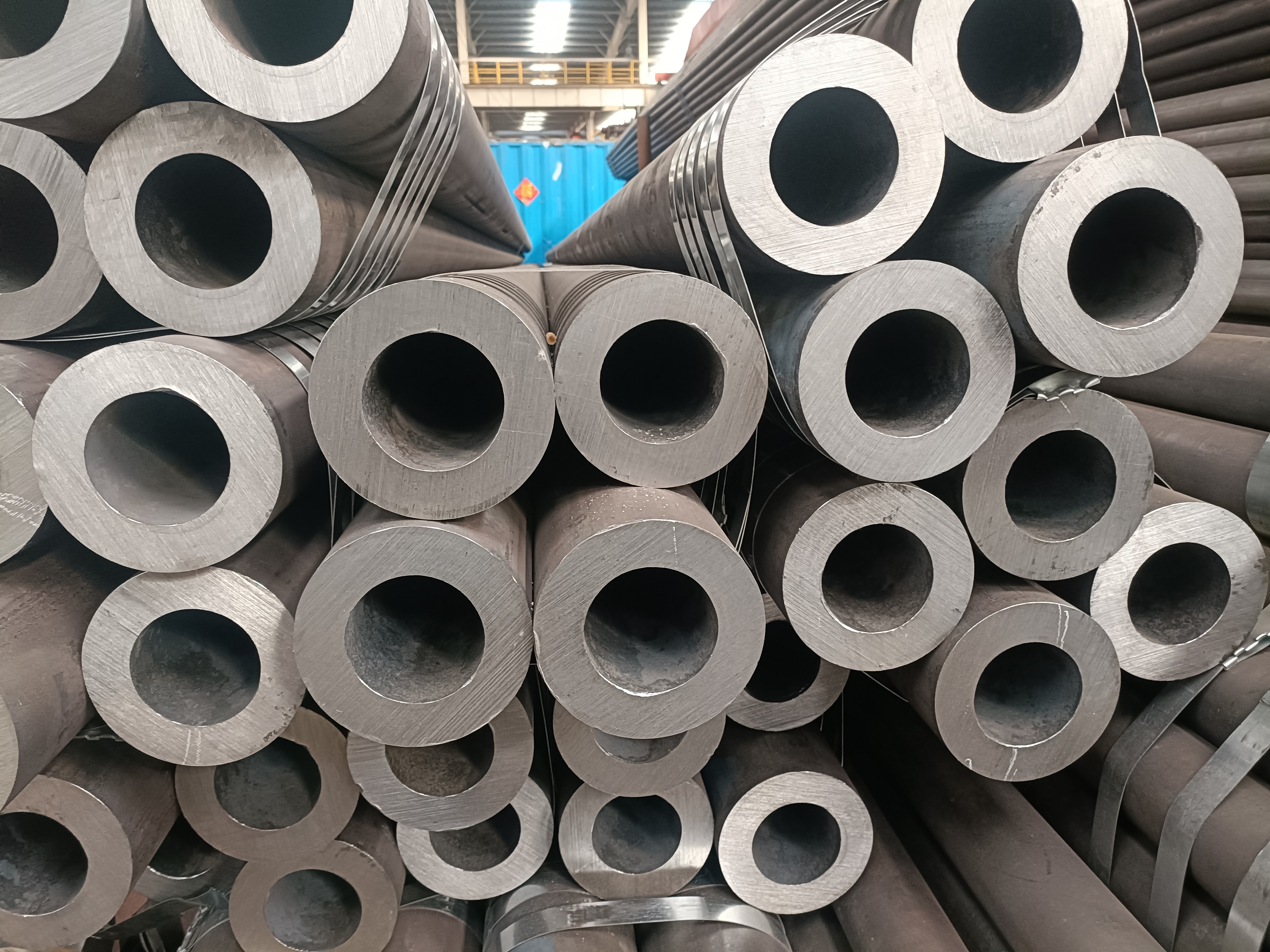 35crmo無(wú)縫鋼管406x40\大口徑厚壁合金鋼管衡陽(yáng)產(chǎn)價(jià)格